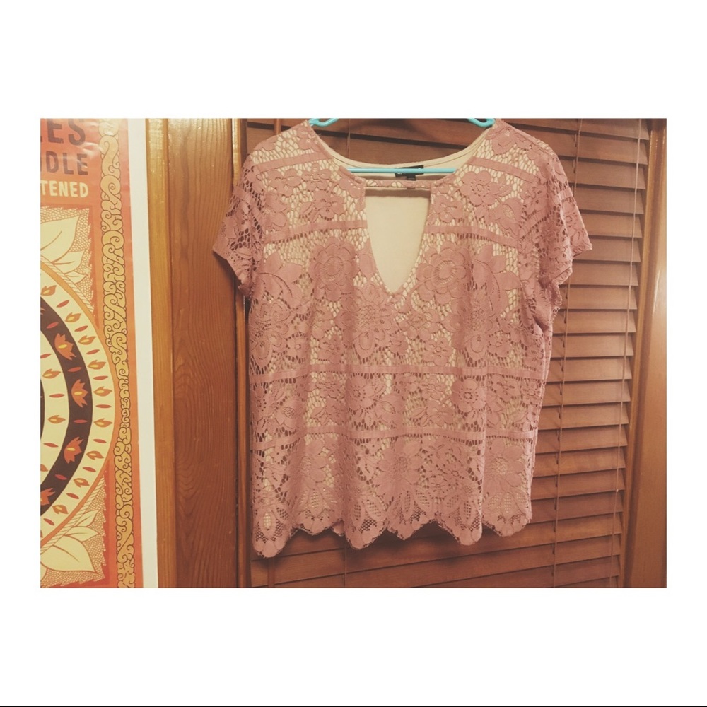 ✨Express✨ Blush Lace Top